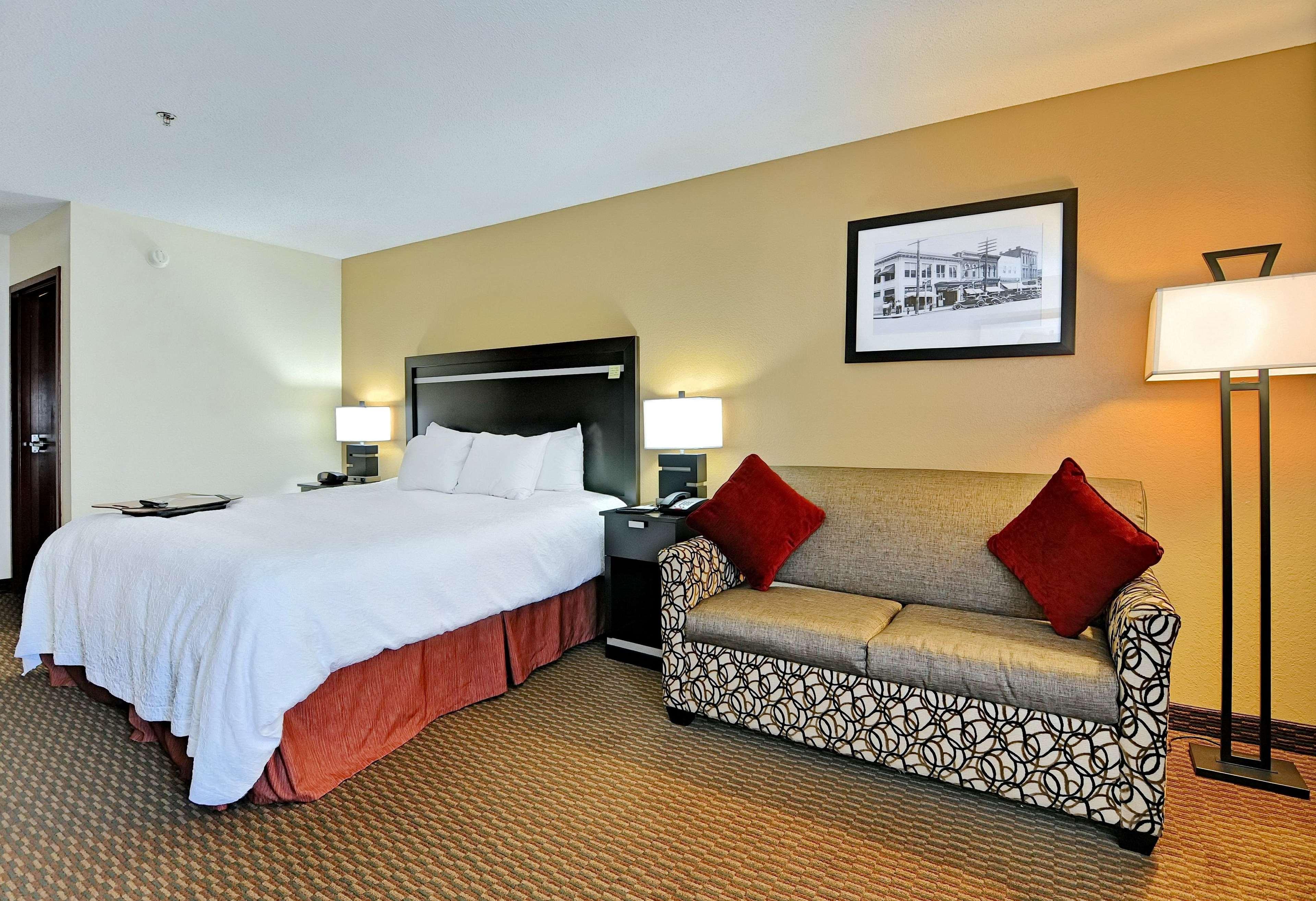 Hampton Inn Атенс Екстериор снимка