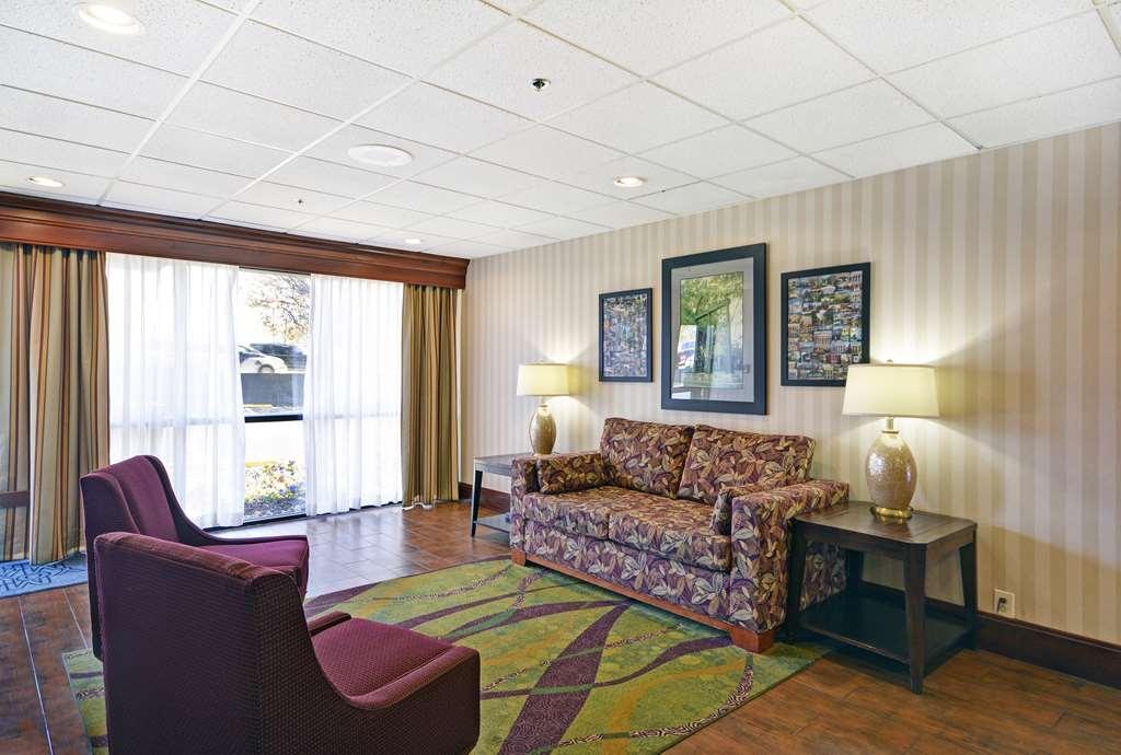 Hampton Inn Атенс Интериор снимка