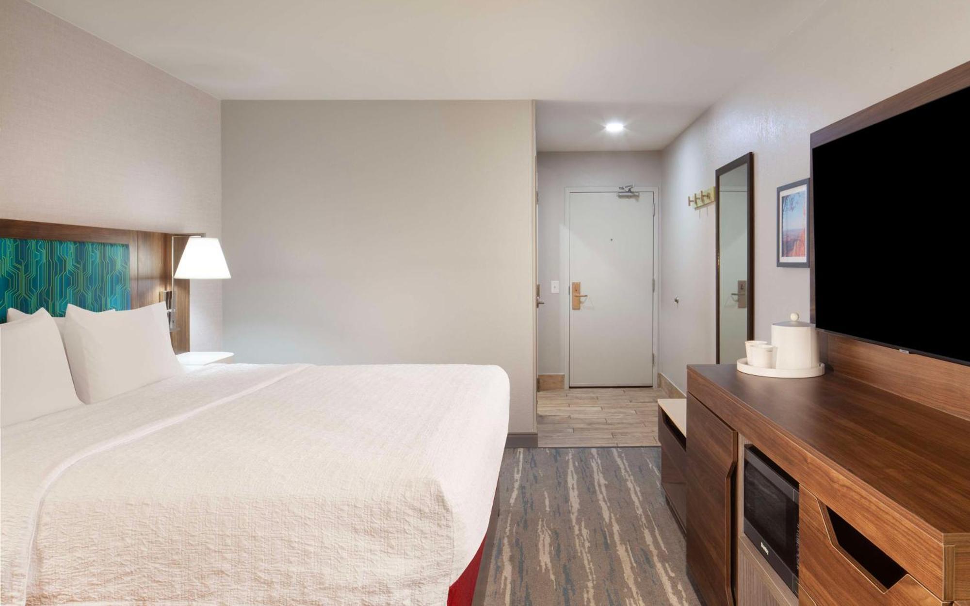 Hampton Inn Атенс Екстериор снимка