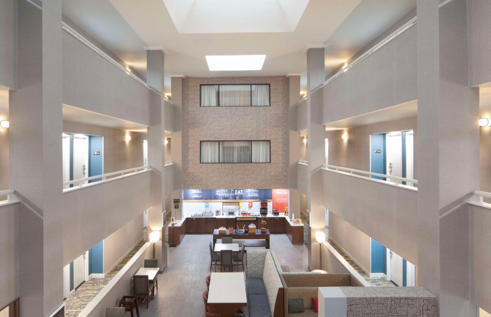Hampton Inn Атенс Екстериор снимка