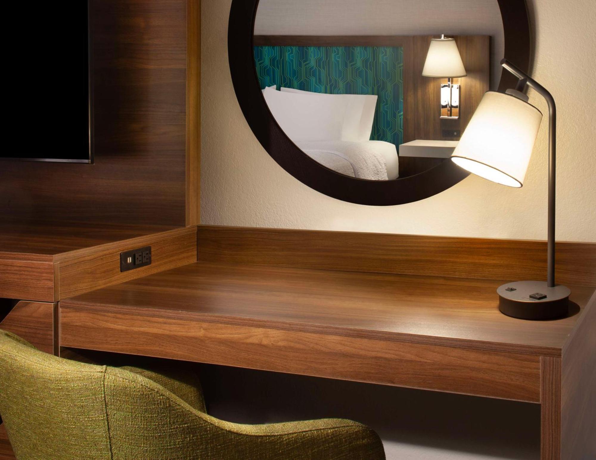 Hampton Inn Атенс Екстериор снимка