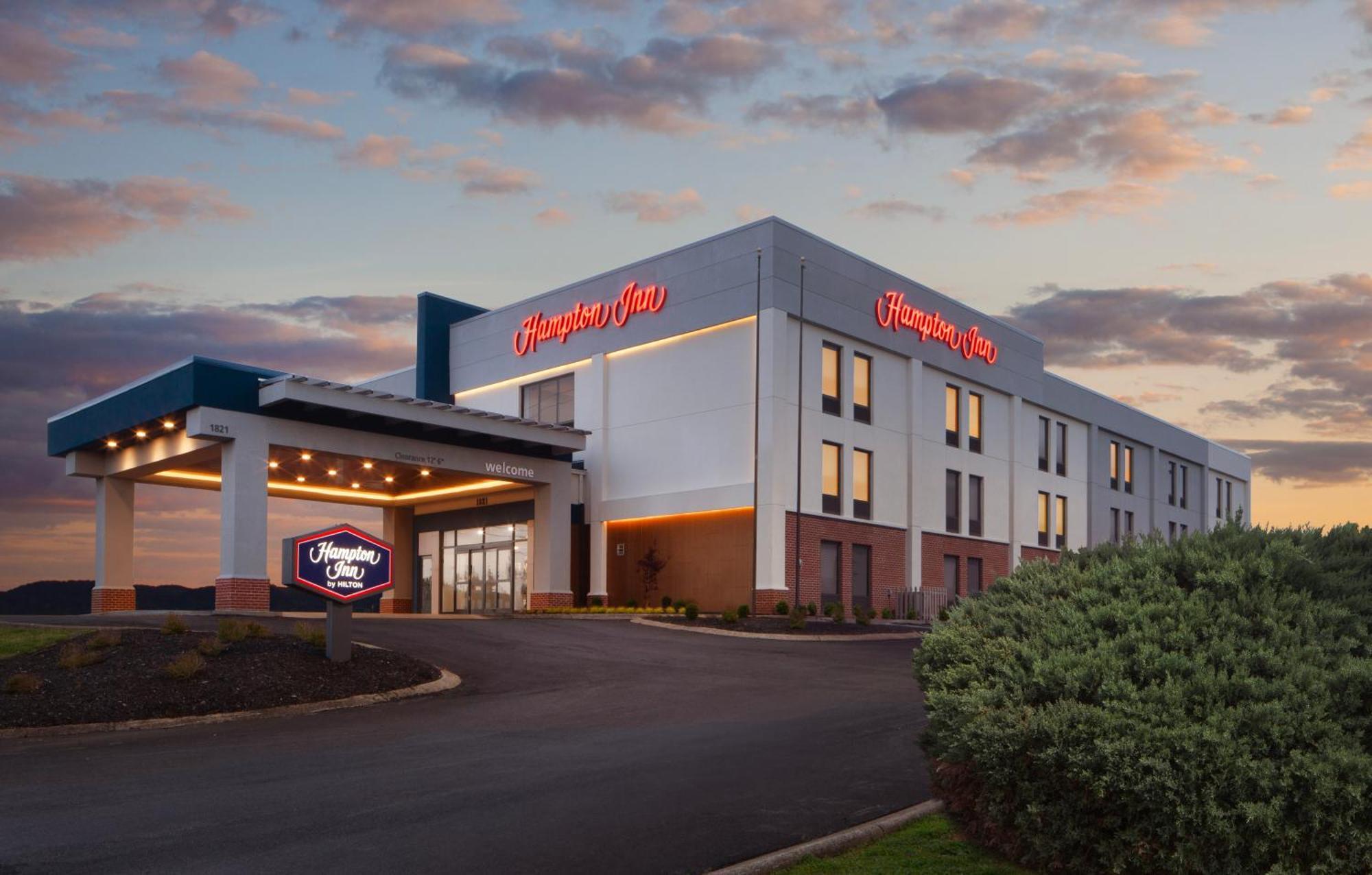 Hampton Inn Атенс Екстериор снимка