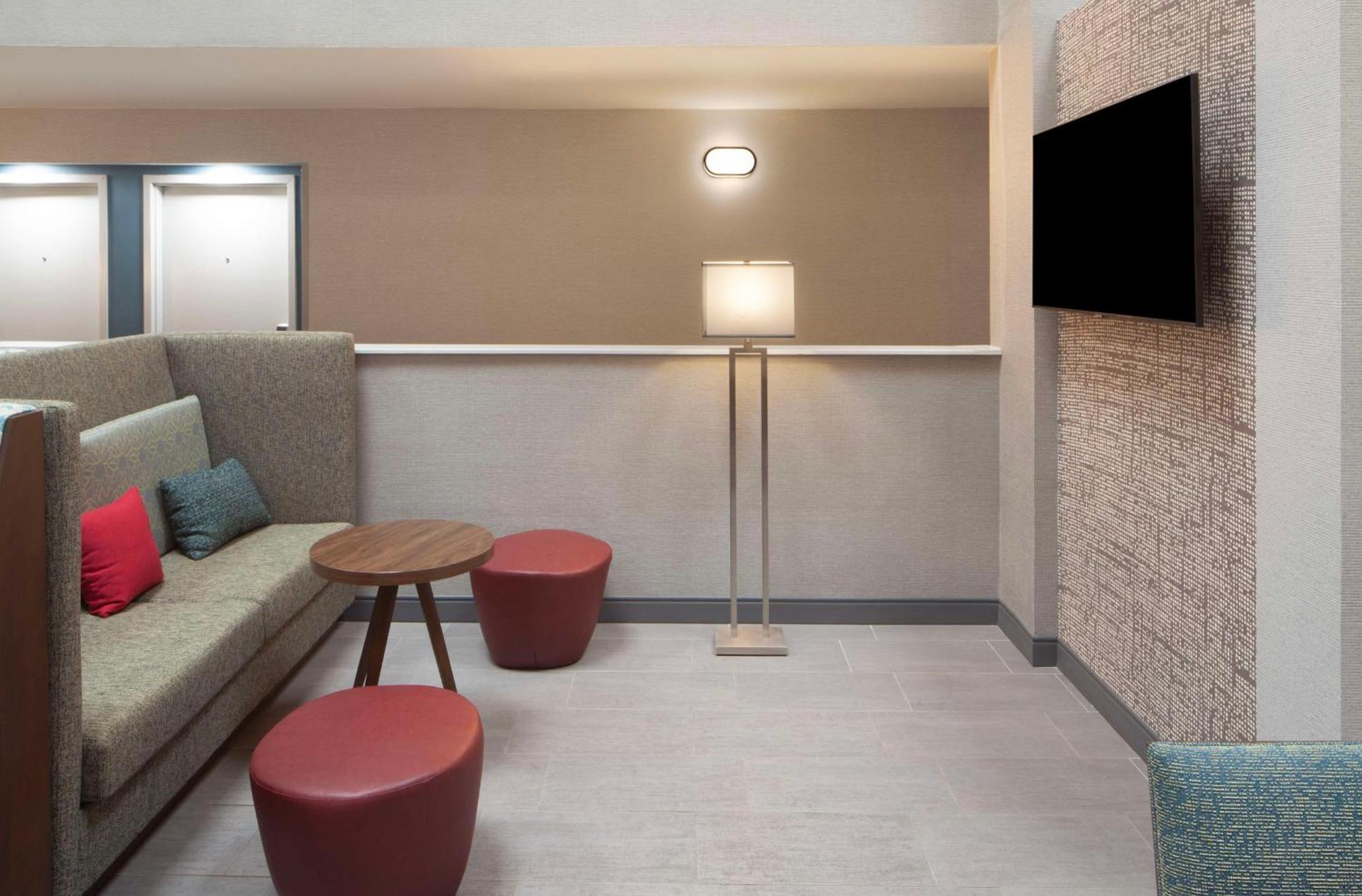 Hampton Inn Атенс Екстериор снимка