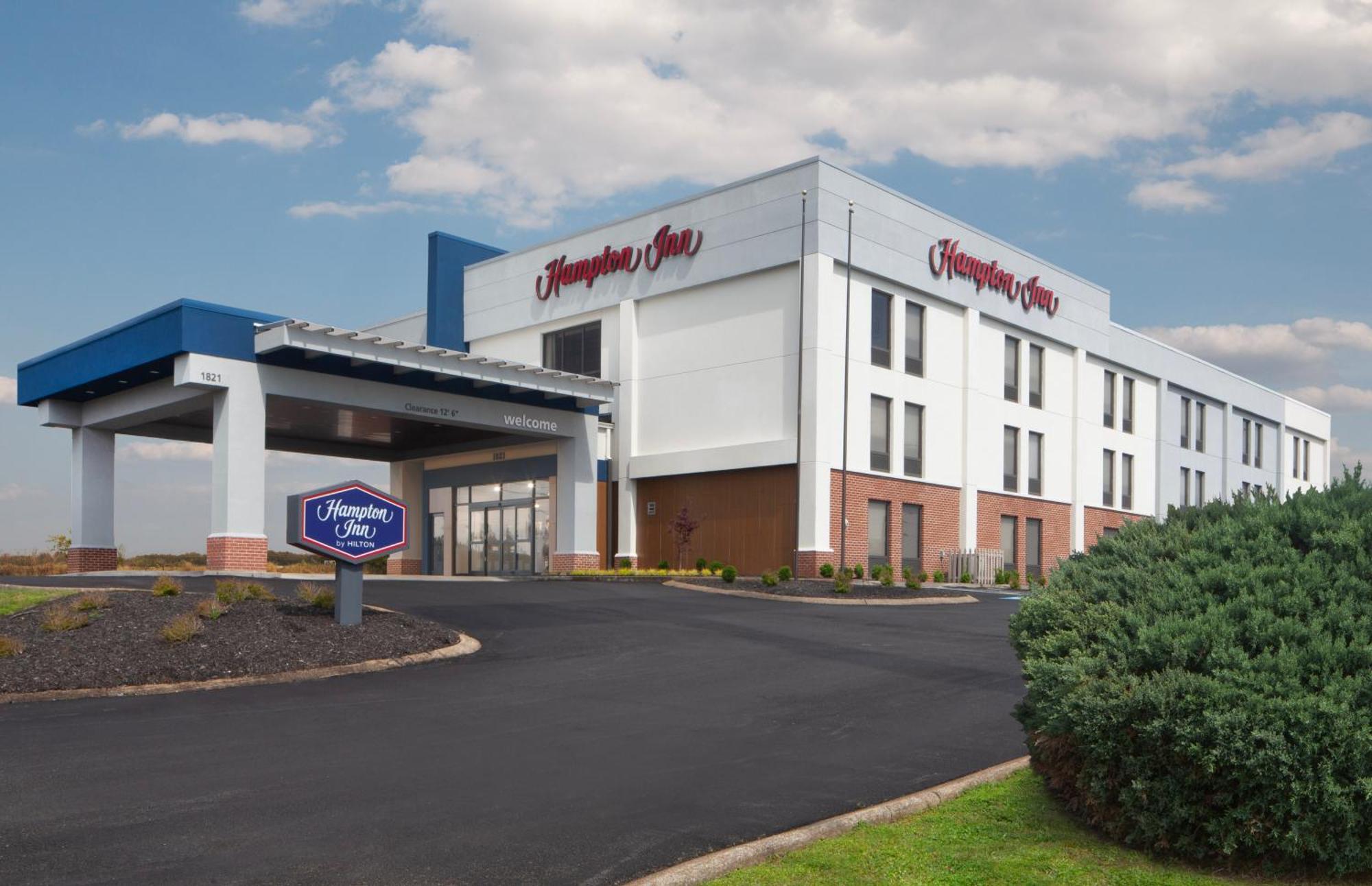 Hampton Inn Атенс Екстериор снимка